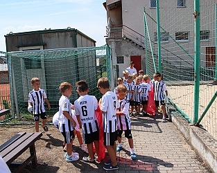 Veřejně prospěšná akce - úklid kolem stadionů