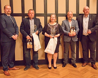 2022 0414 - Náchod - 11. Galavečer krajského fotbalu - 009 4. Fotbalová obec 2020-2021 (Obec do 3.000 obyvatel) Stěžery Mladé Buky