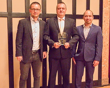 2022 0414 - Náchod - 11. Galavečer krajského fotbalu - 006 3. Nejlepší fotbalové prostředí (stadion, fanoušci, prostředí) Spartak Police nad Metují