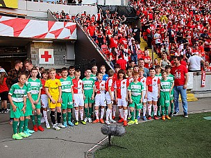 240406 - Praha Slavia - Bohemians - kluci z výběru OFS RK nastupuji na hřiště s hráči - ©PR