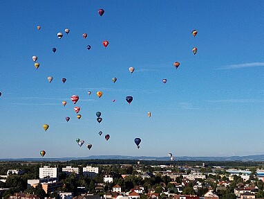 250902 - Hradec Králové - nový rekord hromadného startu balónů - ©ZH 81 balónů nad Hradcem Králové © Zdenek Hrobský