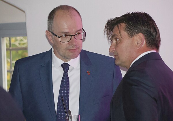 DŘÍVE NEŽ TO ZAČALO DŘÍVE NEŽ TO ZAČALO